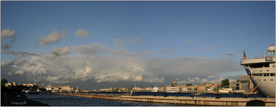 photo "View from Vasiljevsky island to Dvortsovaja embankment of St.Petersburg" tags: architecture, landscape, clouds