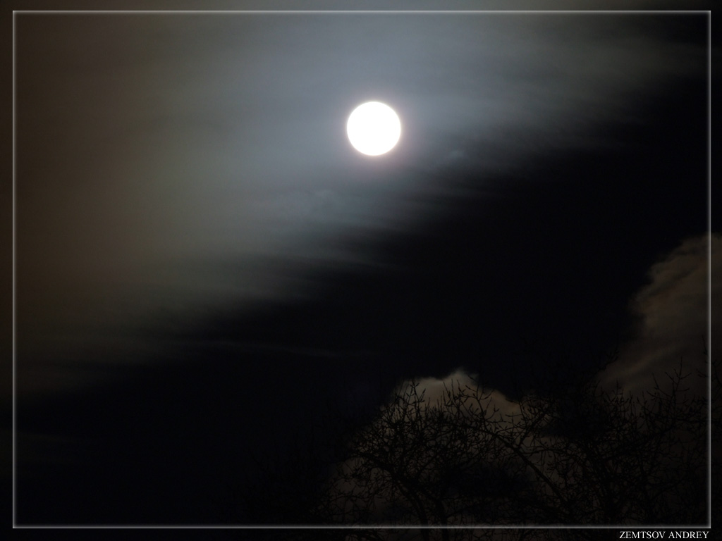 photo "Moon" tags: still life, landscape, clouds