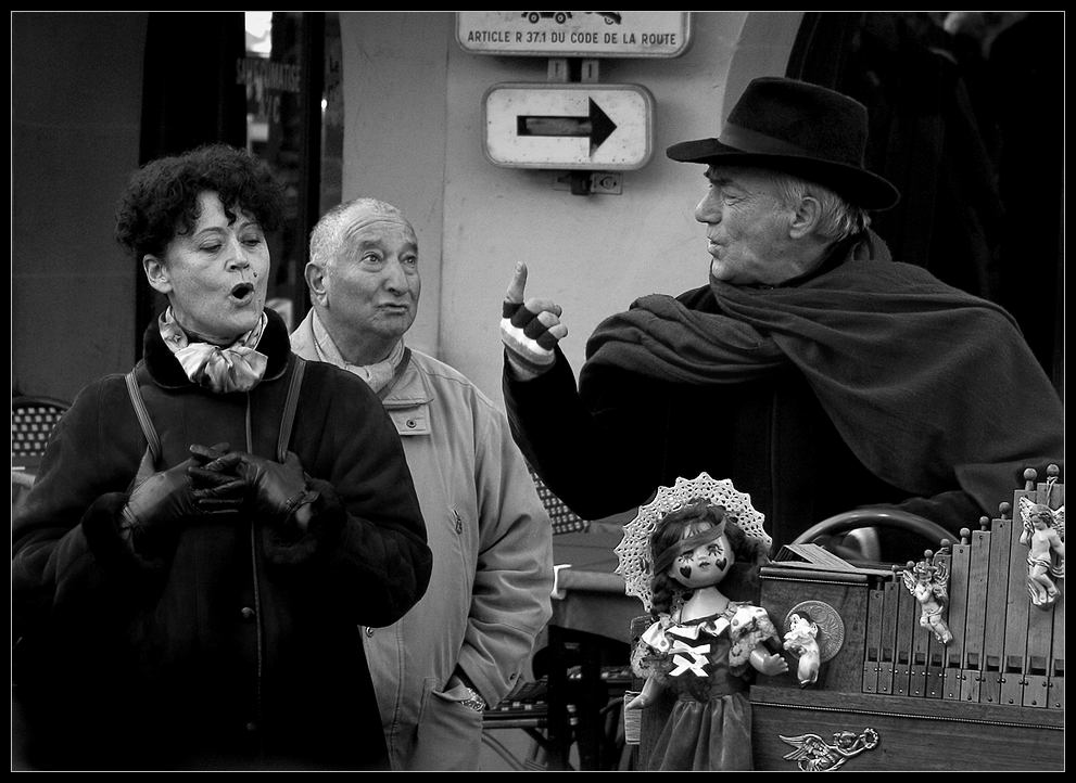 photo "The street organ akkompaniment." tags: genre, black&white, 