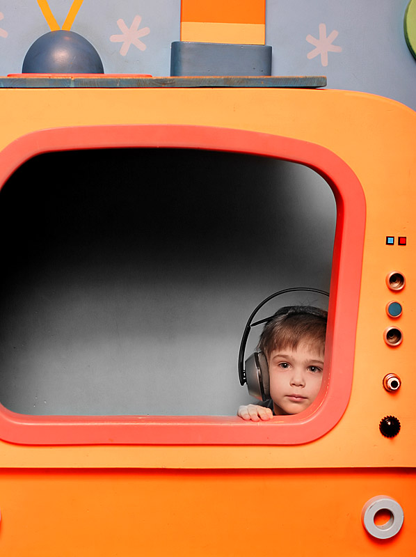 photo "On TV" tags: portrait, genre, children