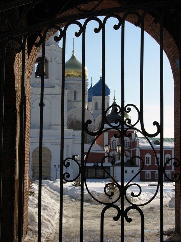 photo "Throught a monastery fence" tags: , 