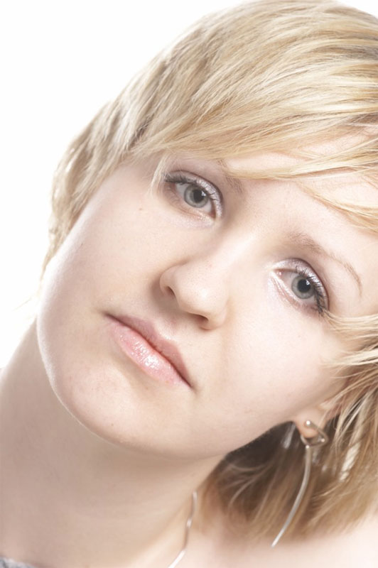 photo ">>>" tags: portrait, woman