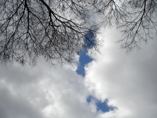 photo "a glinpse of sky" tags: landscape, clouds