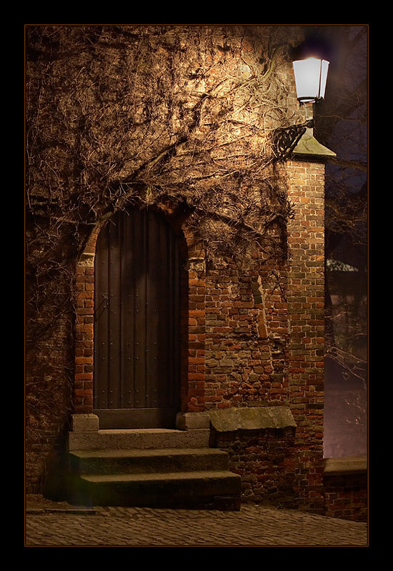 photo "Old door..." tags: travel, architecture, landscape, Europe