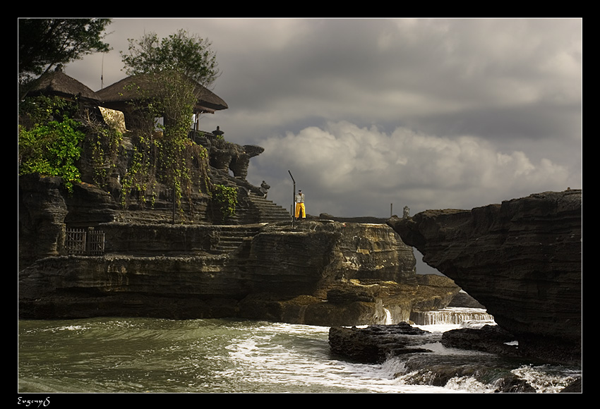 photo "monk" tags: travel, landscape, Asia, water