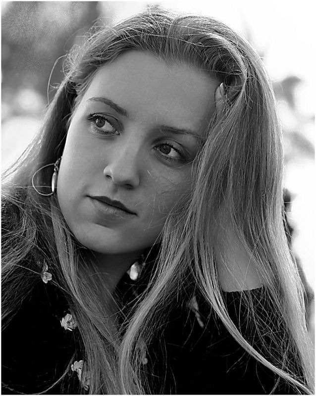 photo "*  *  *" tags: portrait, woman