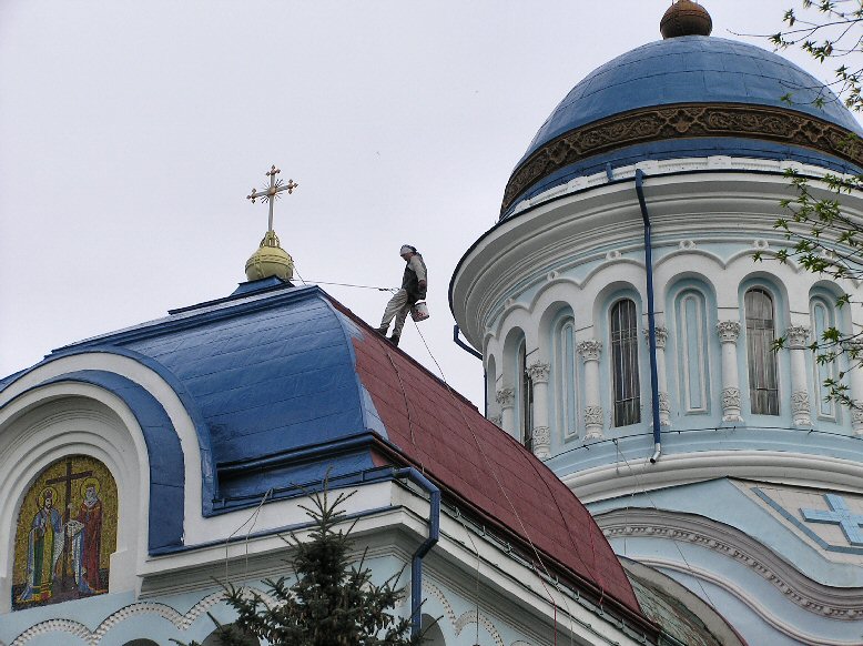 фото "а в Молдавии крыши на храмах синие.." метки: , 