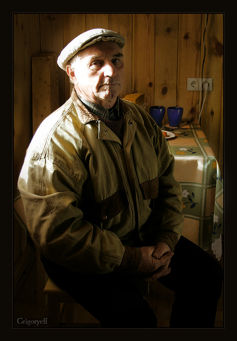 photo "The cap with broken peak" tags: portrait, man