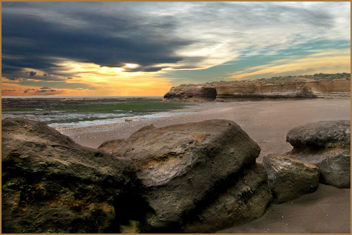 photo "stones and caves.." tags: landscape, sunset, water
