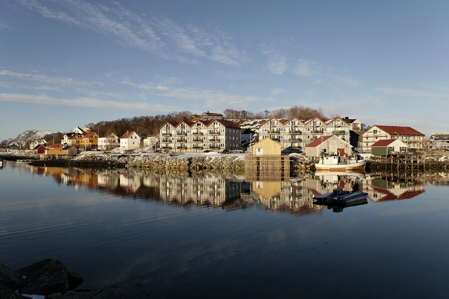 photo "Reflections" tags: architecture, landscape, 