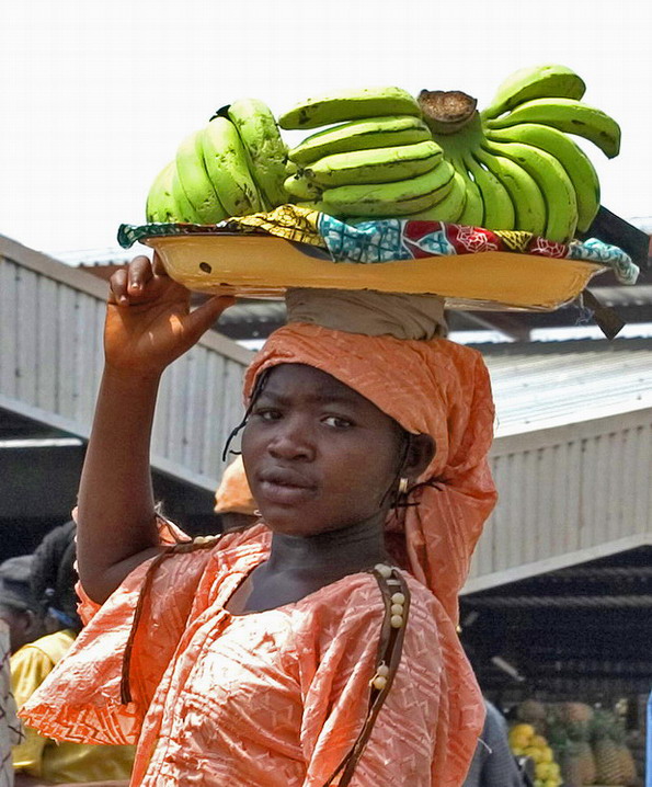 фото "Нигерийский рынок. Продавщица фруктов." метки: путешествия, Африка