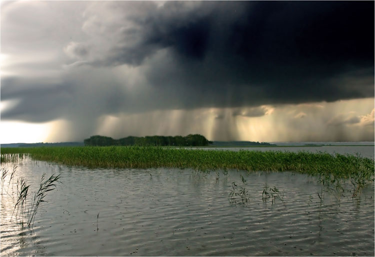 photo "The beginning of a thunder-storm" tags: landscape, clouds, water