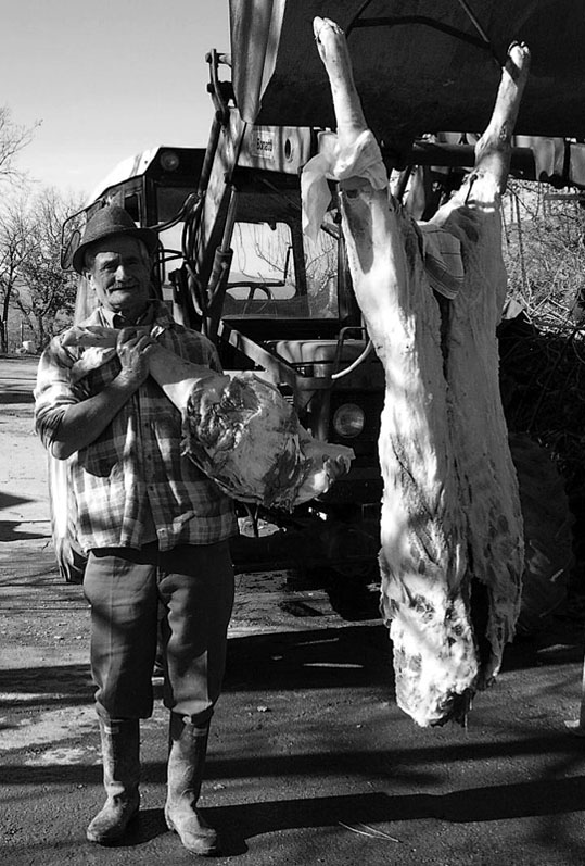 photo "Trophy" tags: black&white, portrait, man