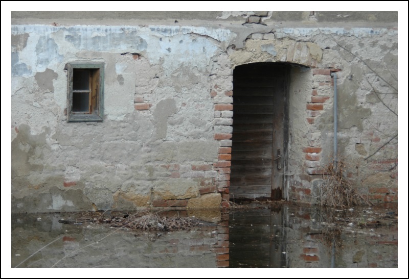 фото "House in floods" метки: архитектура, пейзаж, вода