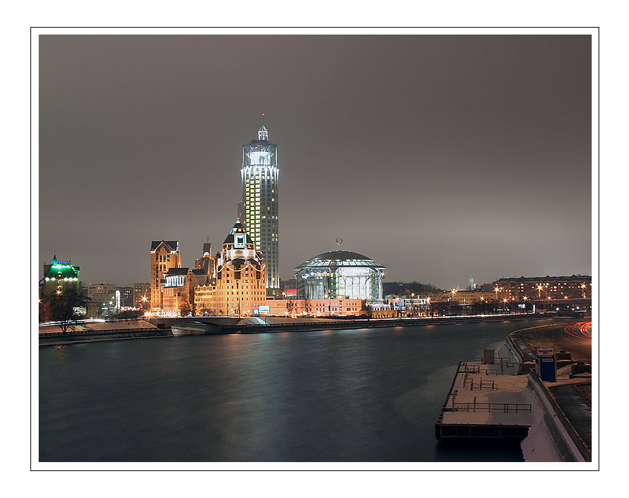 photo "Sketches of Moscow - Night at Kosmodamianskaya embankment" tags: architecture, landscape, winter