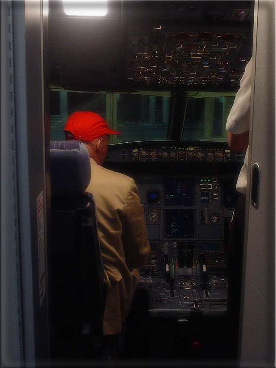 photo "Night flight with Niki Lauda" tags: travel, 