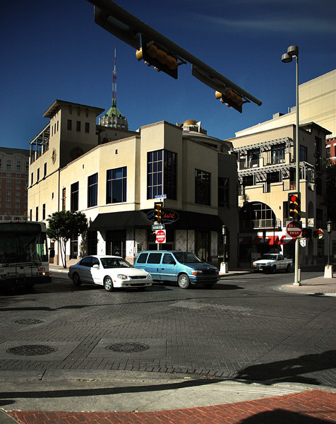 photo "That corner of San Antonio" tags: reporting, 