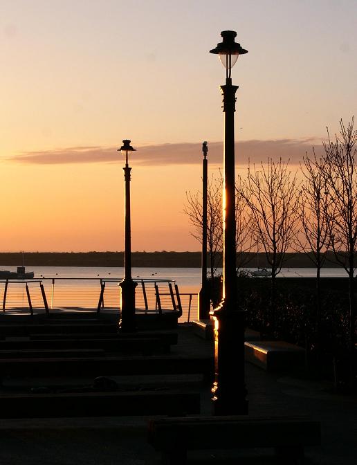 photo "Lamposts at dawn" tags: landscape, sunset