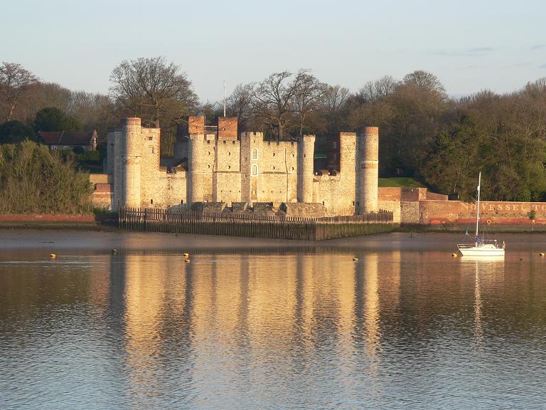 photo "Upnor Castle at sunrise" tags: architecture, landscape, spring