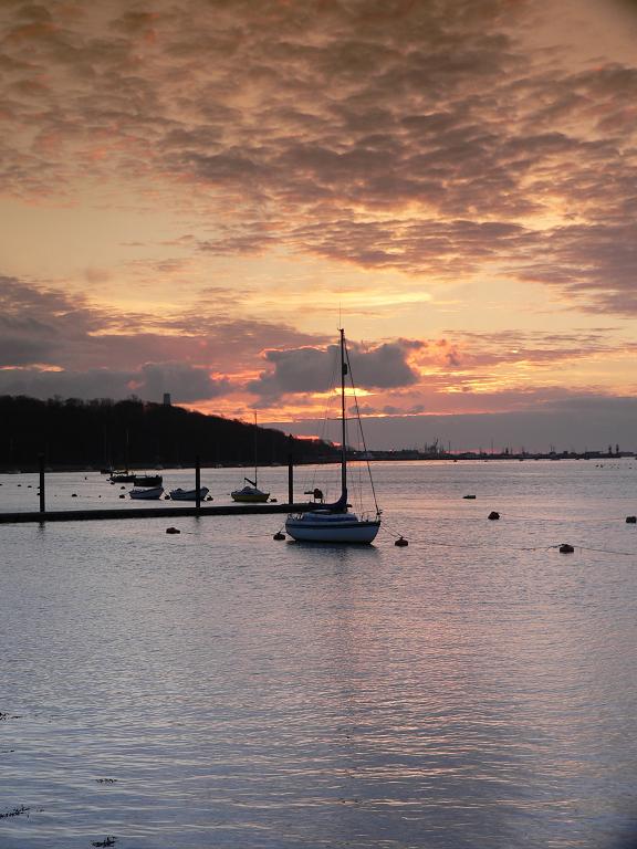 photo "Upnor Sunrise" tags: landscape, sunset, water