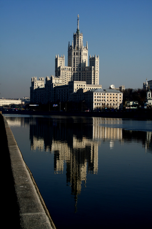 photo "Reflection" tags: architecture, landscape, 