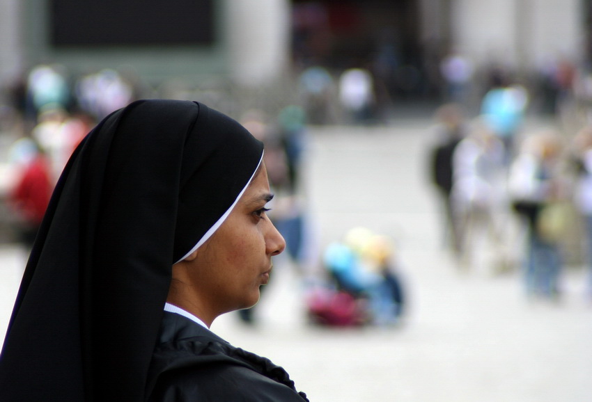 photo "Thinking God..." tags: travel, portrait, Europe, woman