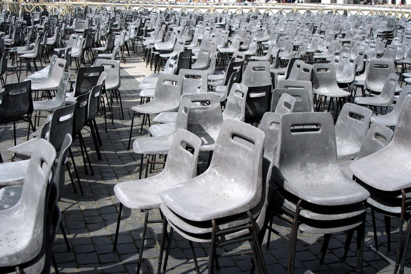 photo "St Peter's Square, after the Eastern pray" tags: travel, still life, Europe