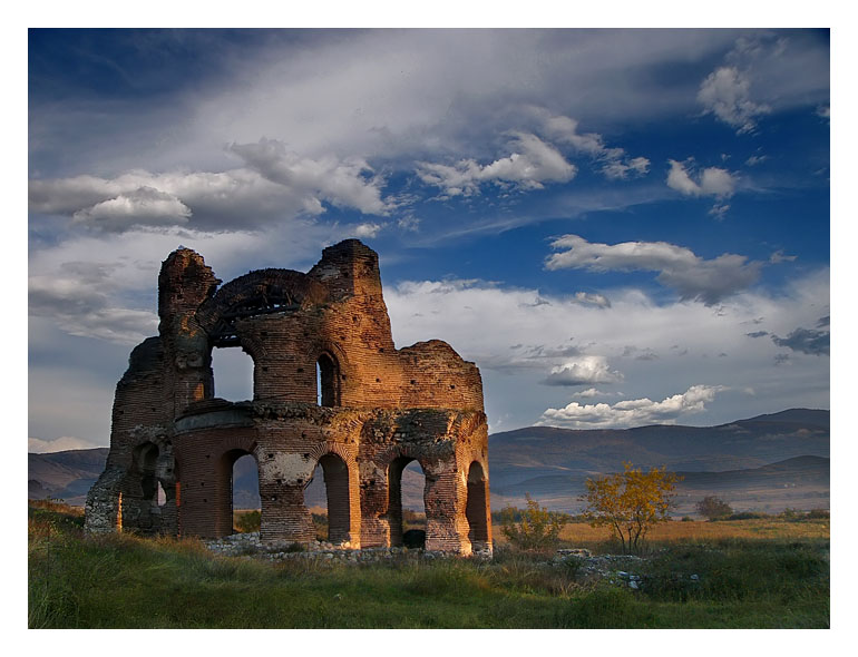 фото "The Red Church near Plovdiv, Bulgaria" метки: путешествия, архитектура, пейзаж, Европа