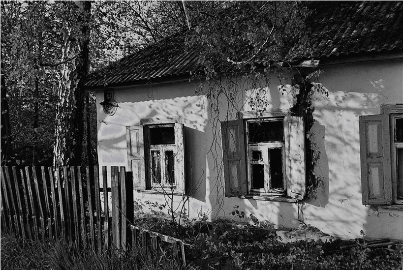 photo "The house will be left soon" tags: architecture, black&white, landscape, 