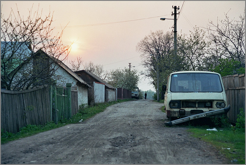 фото "Странная меланхолия сельской улицы" метки: разное, техника, 