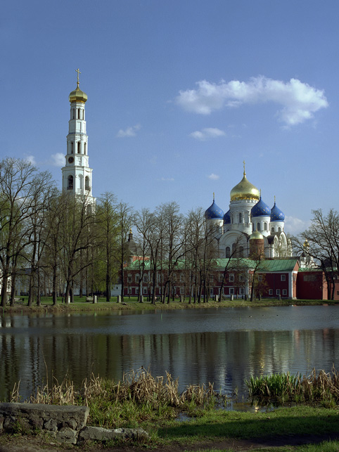 photo "Spring in a monastery" tags: architecture, landscape, 