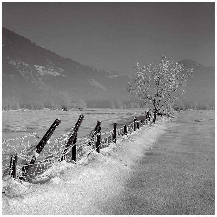 photo "Vorjaehrige Schnee - 2" tags: landscape, black&white, mountains