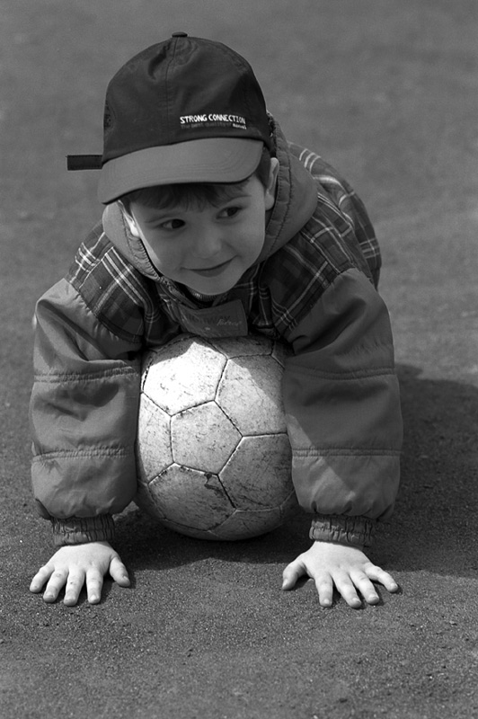 photo "Ball" tags: portrait, black&white, children