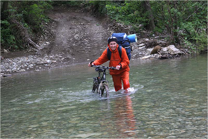 photo "Ford on the river Pshada." tags: travel, portrait, Europe, woman