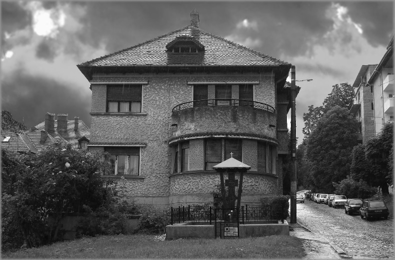 photo "After a rain. Sinaia" tags: architecture, landscape, 