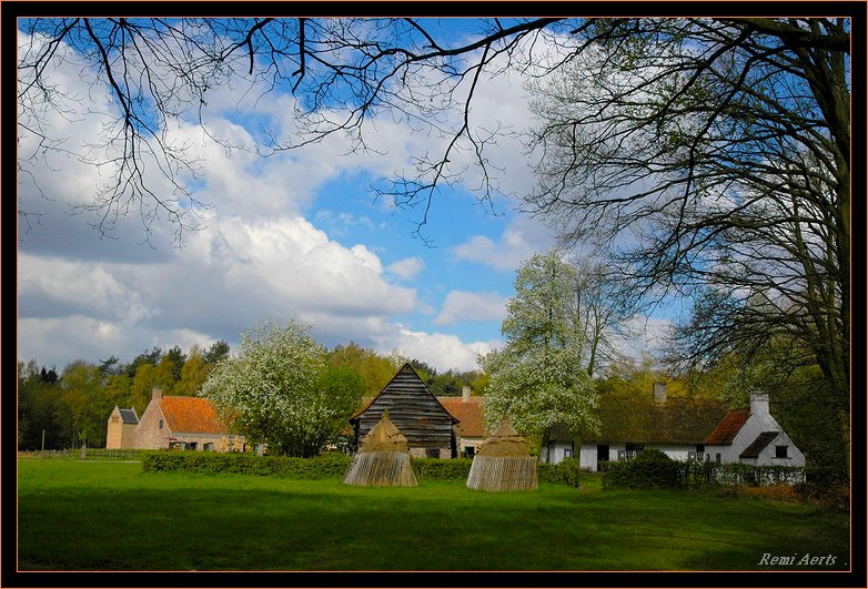 photo "spring in country" tags: architecture, landscape, clouds