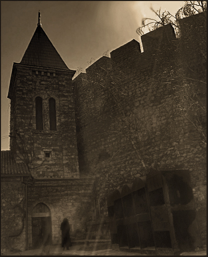 photo "Woman in black" tags: architecture, landscape, 