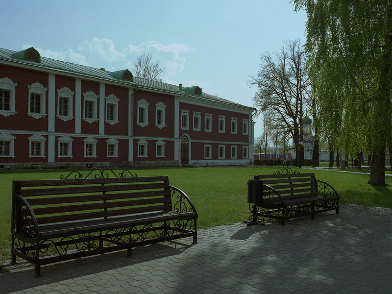 photo "Monastic square" tags: architecture, landscape, 