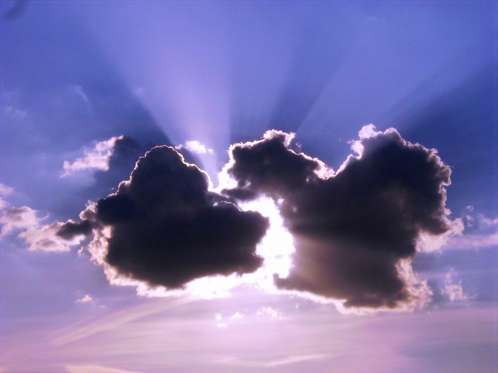 Песни там за облаками слушать. Там, за облаками. За облаками (2004). Там за облаками картинки. NЮ - там, за облаками.