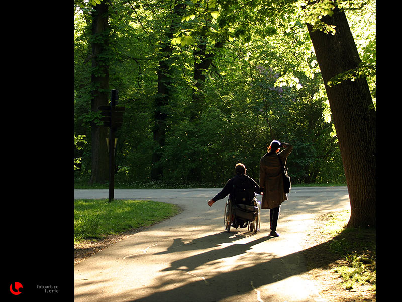 photo "together, or not ???" tags: travel, reporting, Europe