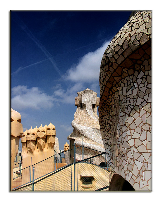 photo "Gaudi's forms... Or the Sky of Spain." tags: architecture, travel, landscape, Europe