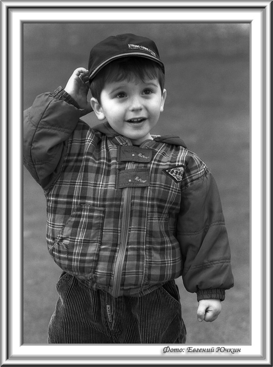 photo "The ball has departed" tags: portrait, black&white, children
