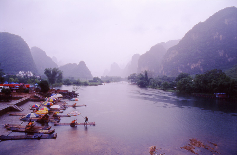 фото "rainning,river,fisher,YANGSUO" метки: пейзаж, путешествия, Азия, вода