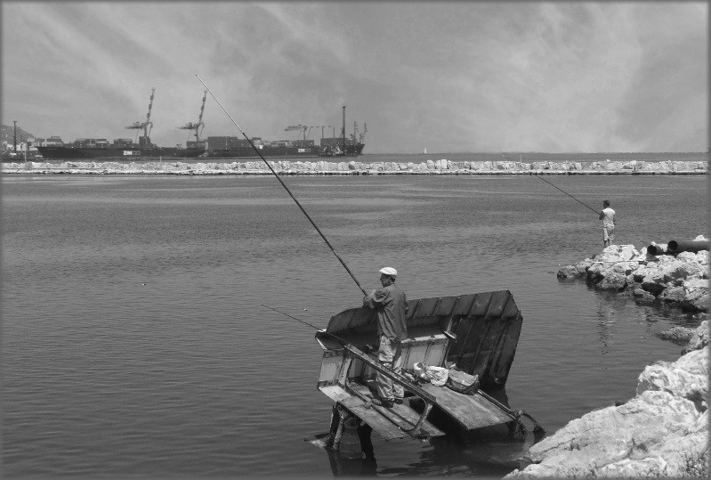 фото "Ловля ,так называемой, рыбы в старом порту..." метки: репортаж, 