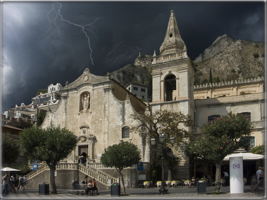 photo "The sun shines for us from the dark clouds" tags: architecture, travel, landscape, Europe