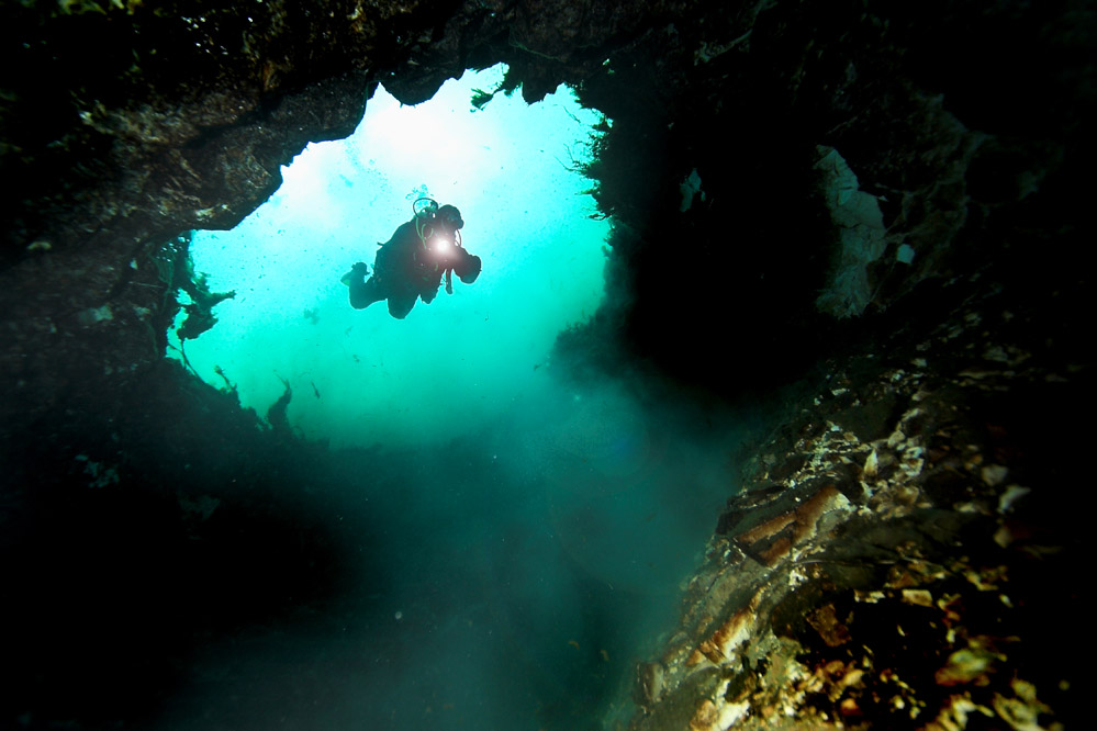 photo "What`s there, in darkness?" tags: underwater, 