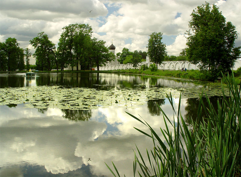 фото "Отражение.(Монастырский пруд)" метки: пейзаж, вода, облака