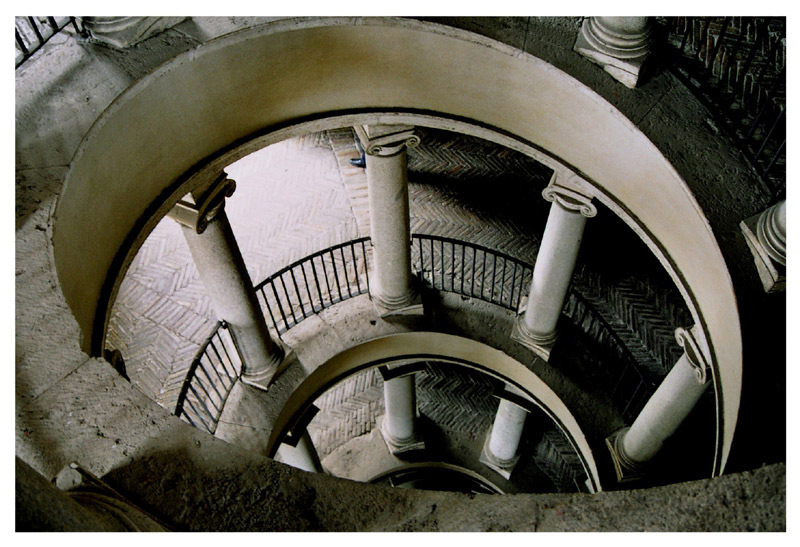 фото "Bramante's staircase at Belvedere Palace, the Vatican" метки: архитектура, путешествия, пейзаж, Европа