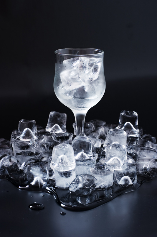 Ice still. Ice still. черный лед картинка название. флакон туалетной воды в виде кубиков льда. Ice still.