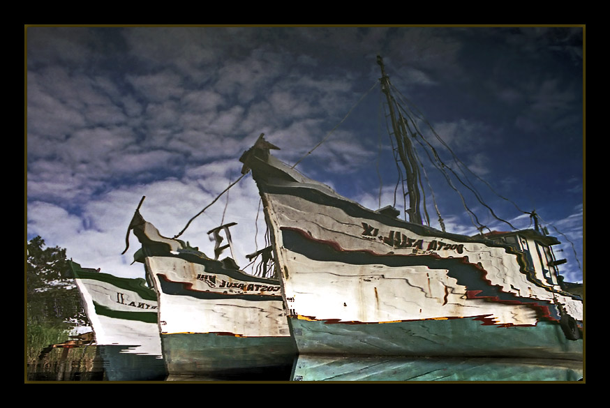 photo "Reflex of fishing boats..." tags: landscape, water